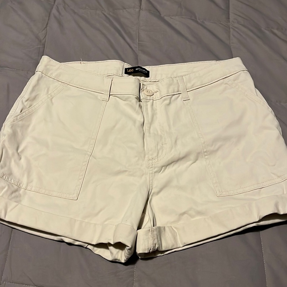 Lee khaki mid rise rolled hem regular fit shorts size 14
